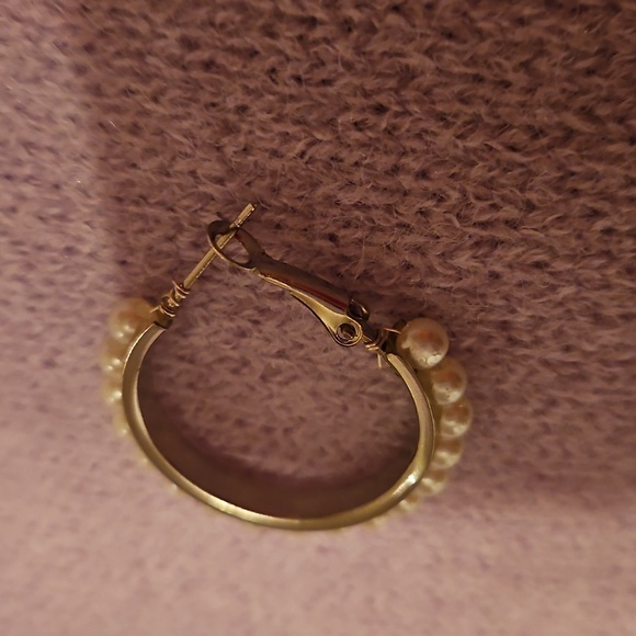 Mini pearl silver plated hoop earrings, EUC - Picture 2 of 4